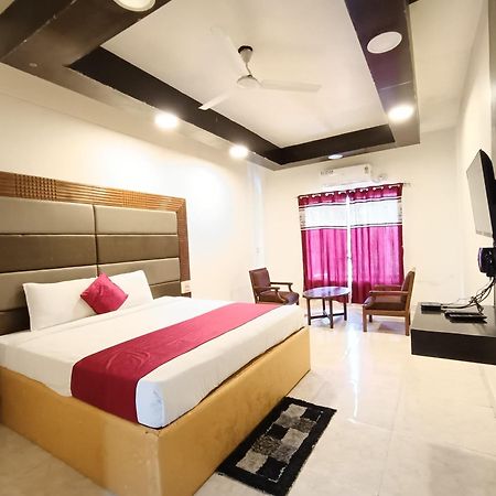 Hotel New Rajdarshan Madikeri Exteriör bild