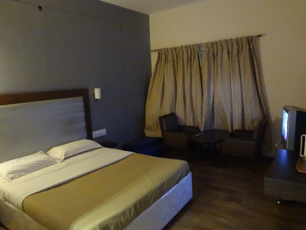 Hotel New Rajdarshan Madikeri Rum bild