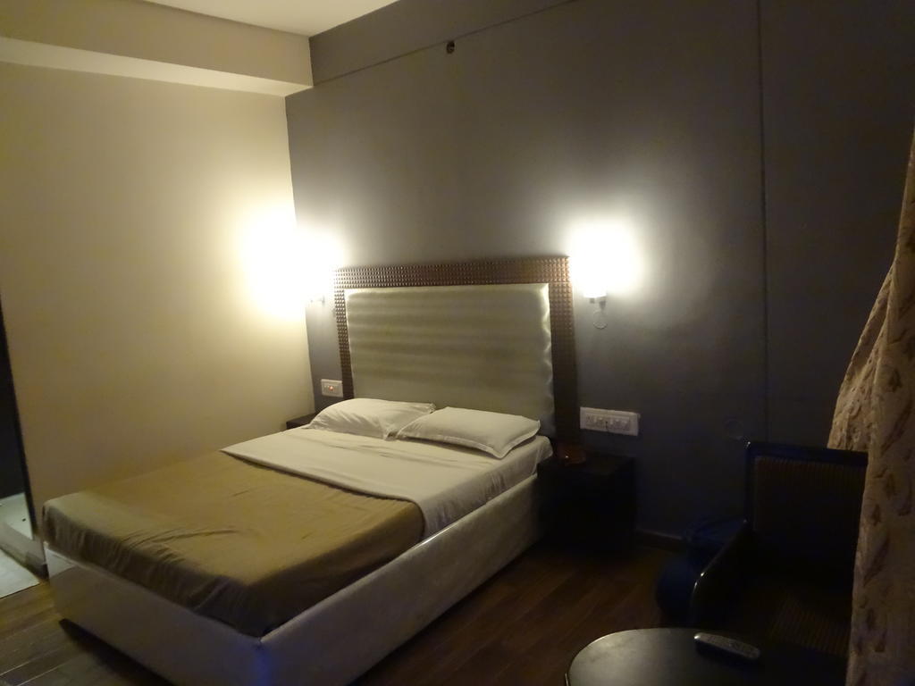 Hotel New Rajdarshan Madikeri Rum bild
