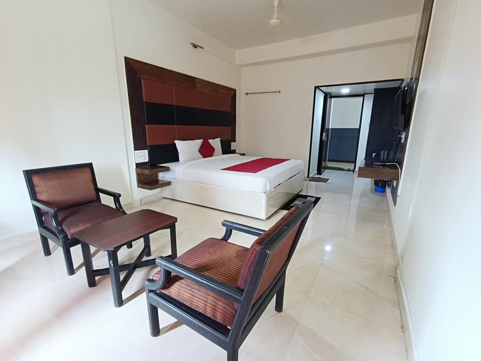 Hotel New Rajdarshan Madikeri Exteriör bild