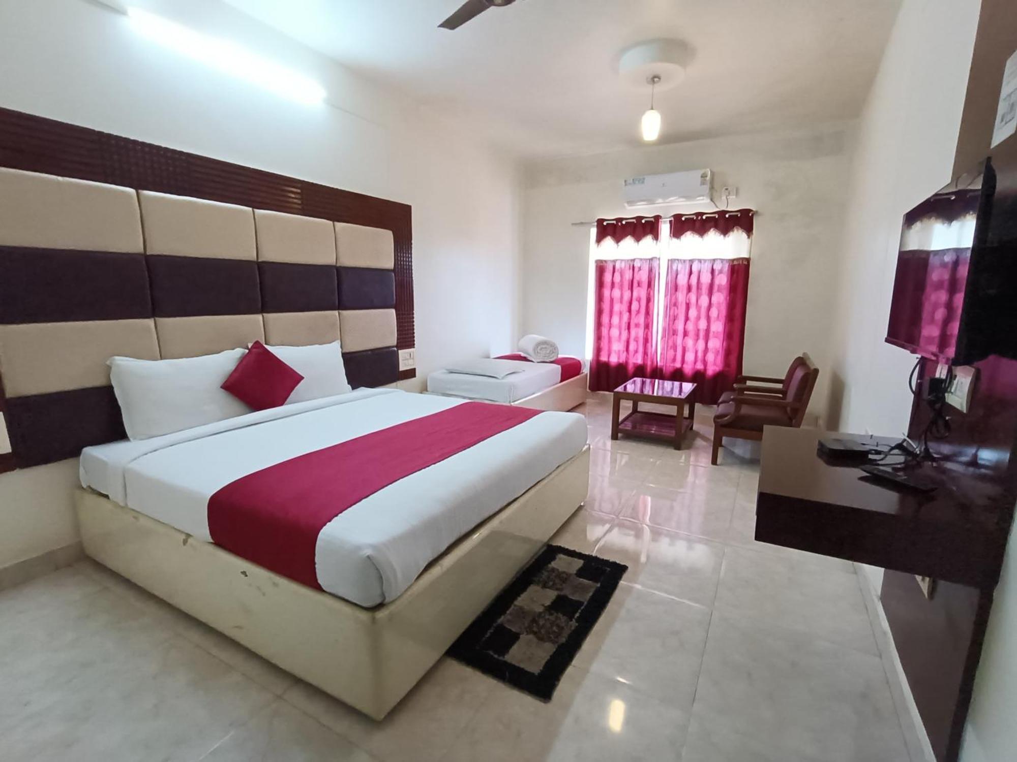 Hotel New Rajdarshan Madikeri Exteriör bild
