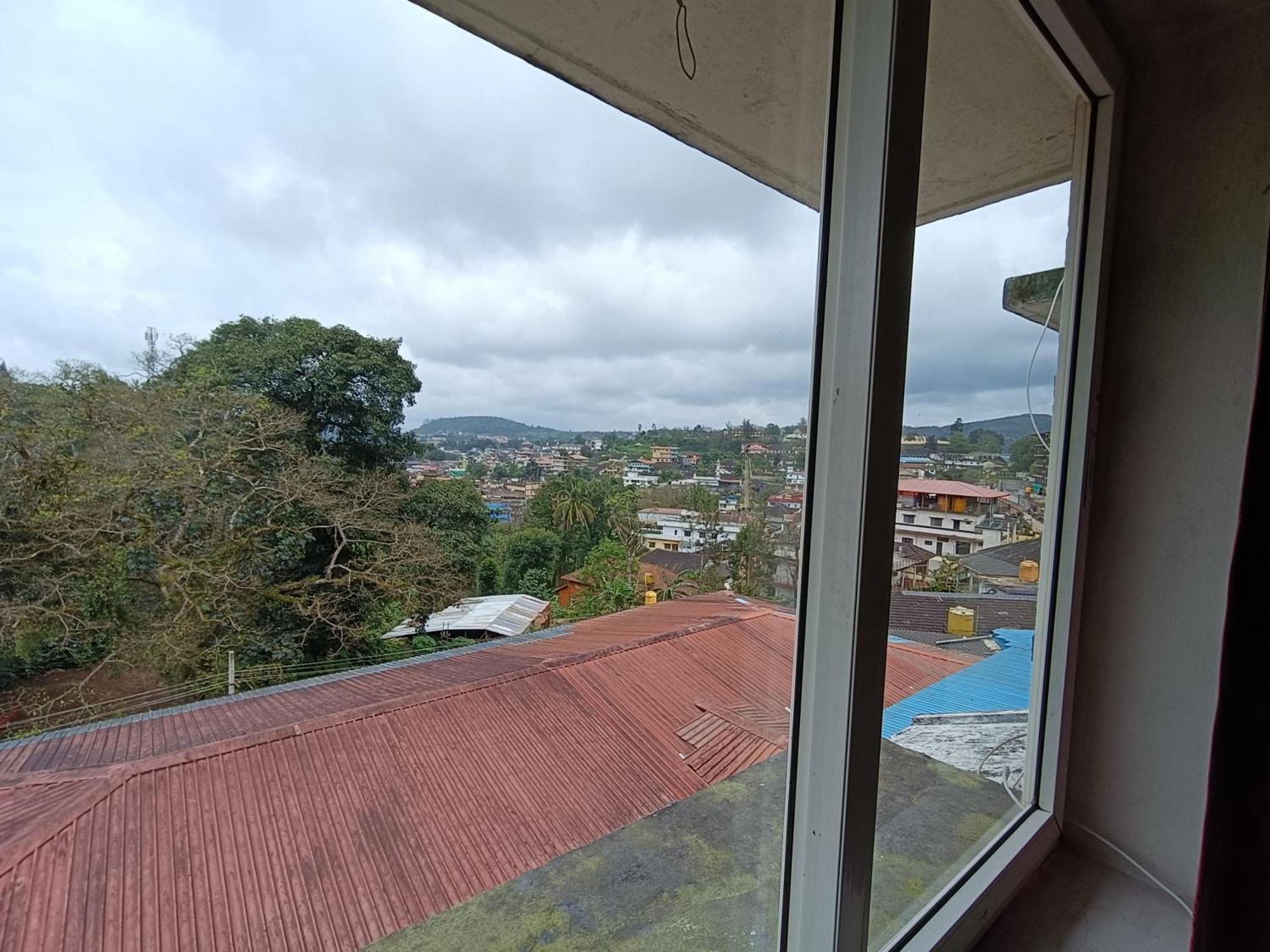Hotel New Rajdarshan Madikeri Exteriör bild