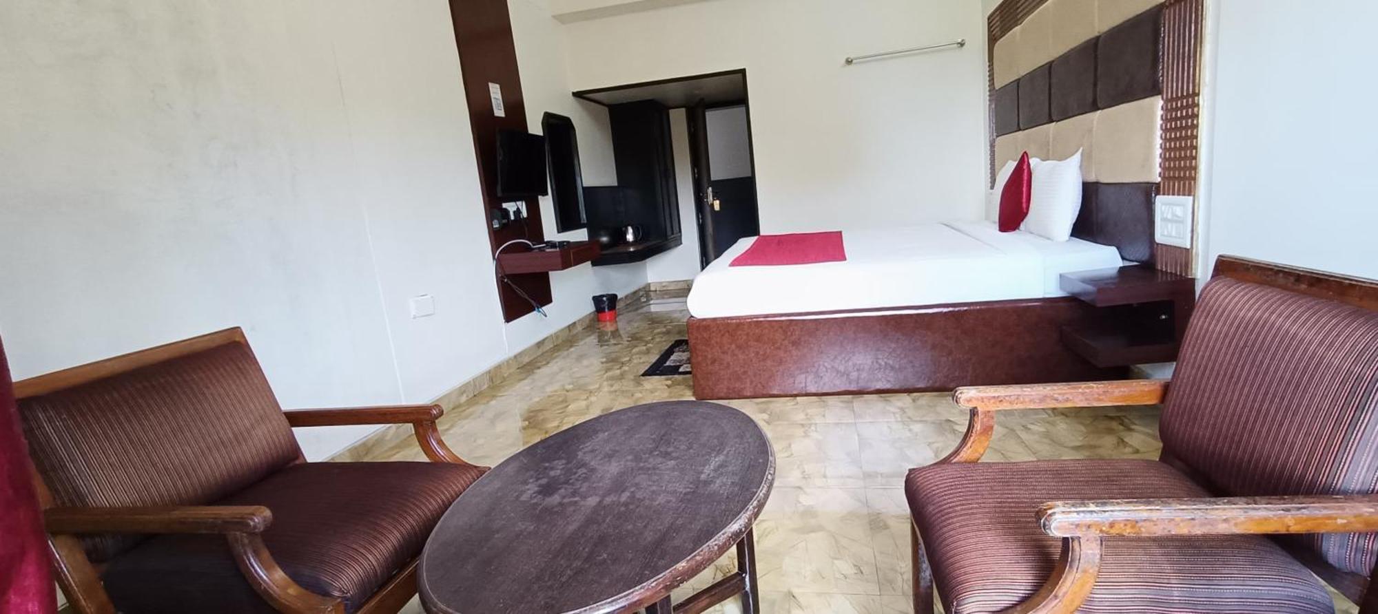 Hotel New Rajdarshan Madikeri Exteriör bild