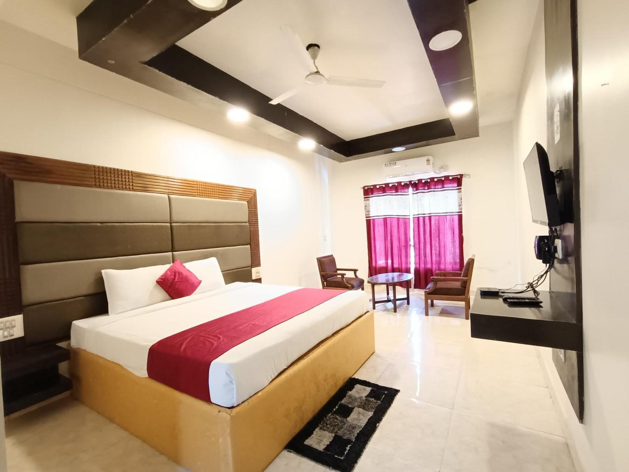 Hotel New Rajdarshan Madikeri Exteriör bild