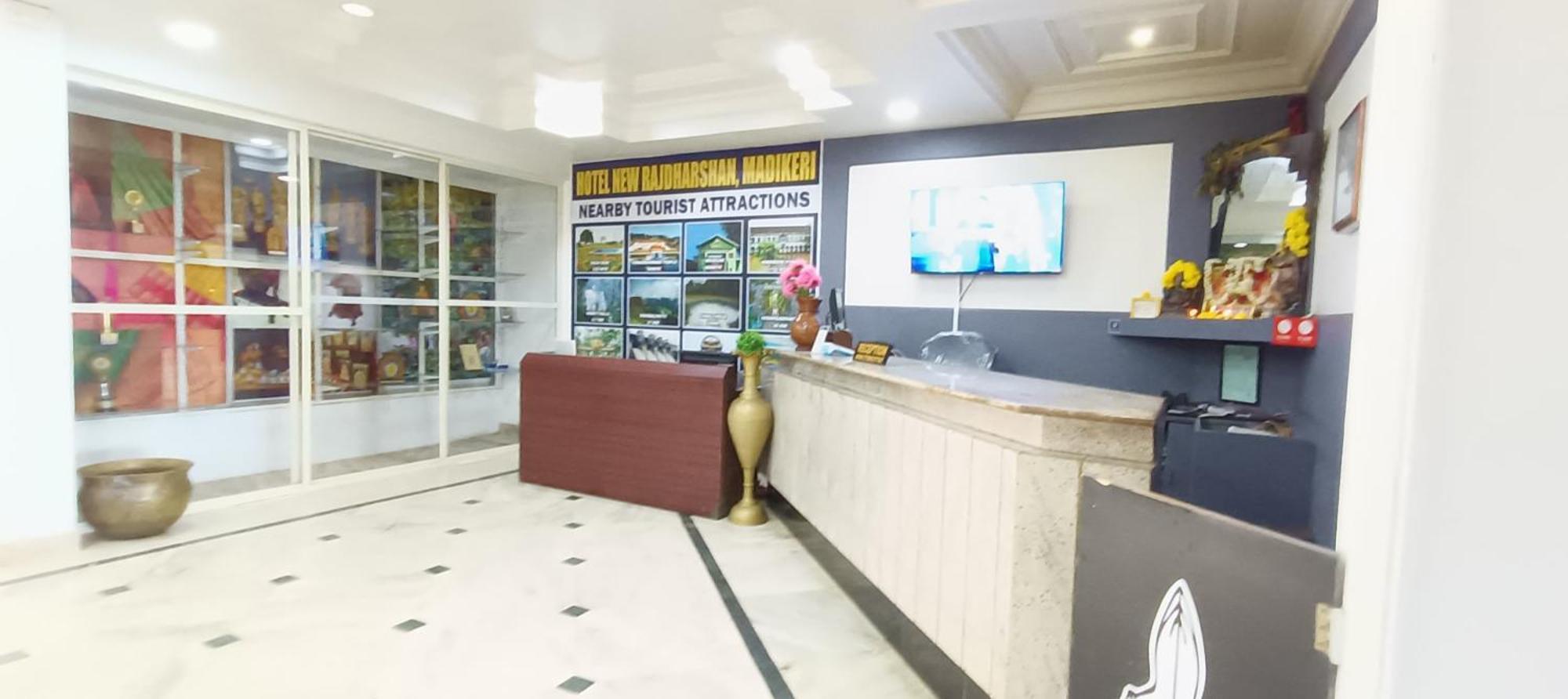 Hotel New Rajdarshan Madikeri Exteriör bild