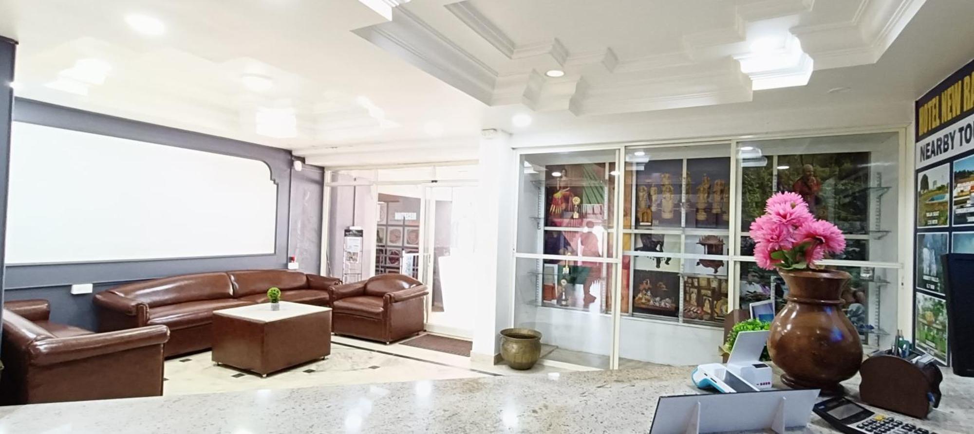 Hotel New Rajdarshan Madikeri Exteriör bild