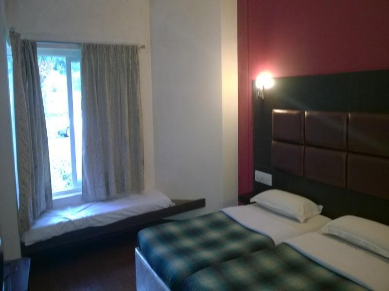 Hotel New Rajdarshan Madikeri Exteriör bild
