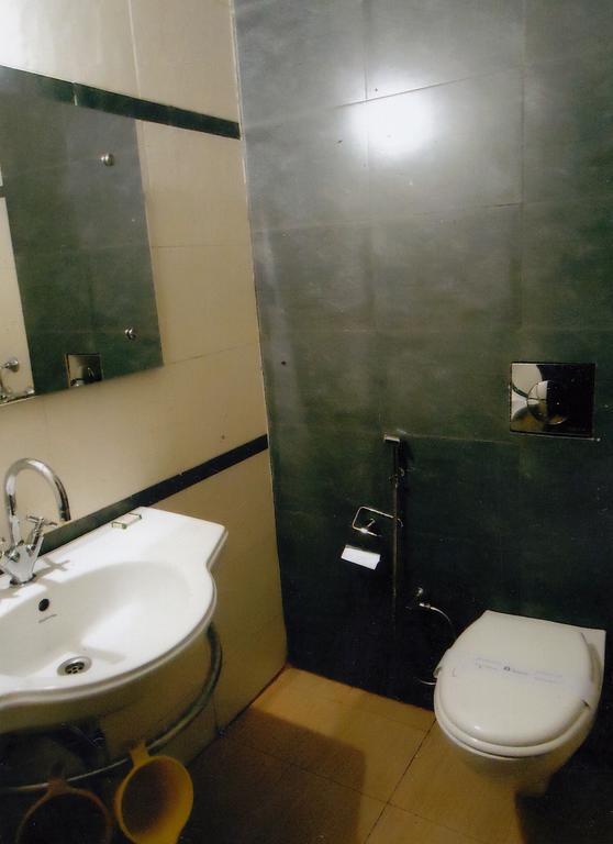 Hotel New Rajdarshan Madikeri Exteriör bild