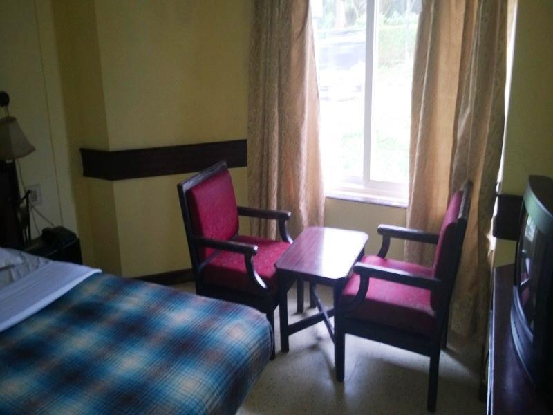 Hotel New Rajdarshan Madikeri Exteriör bild