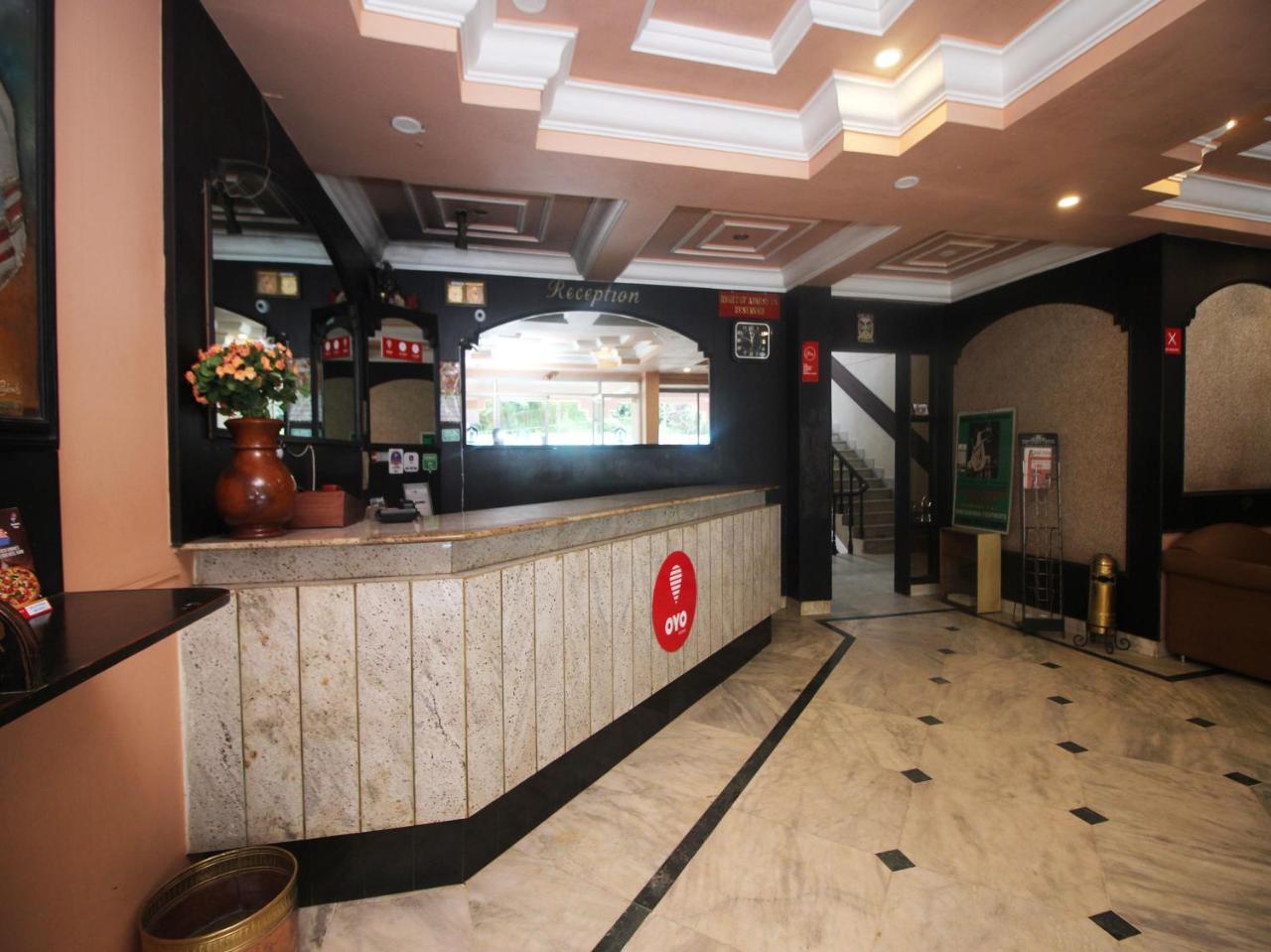 Hotel New Rajdarshan Madikeri Exteriör bild