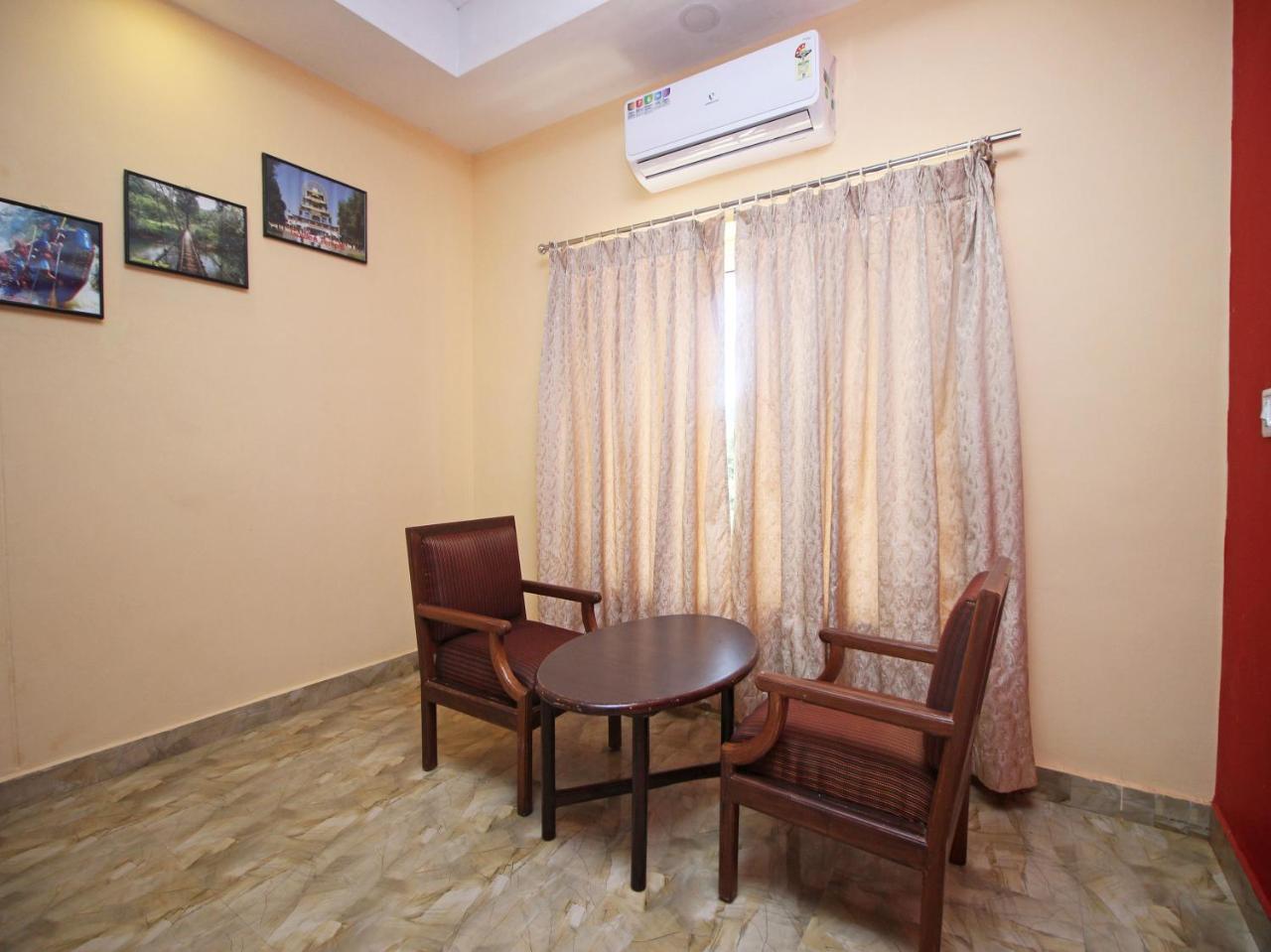 Hotel New Rajdarshan Madikeri Exteriör bild