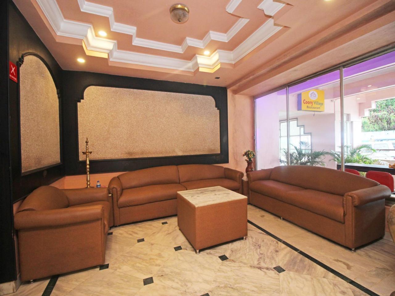 Hotel New Rajdarshan Madikeri Exteriör bild
