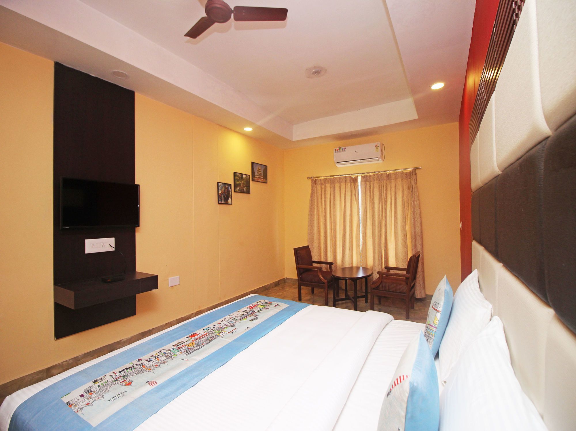 Hotel New Rajdarshan Madikeri Exteriör bild